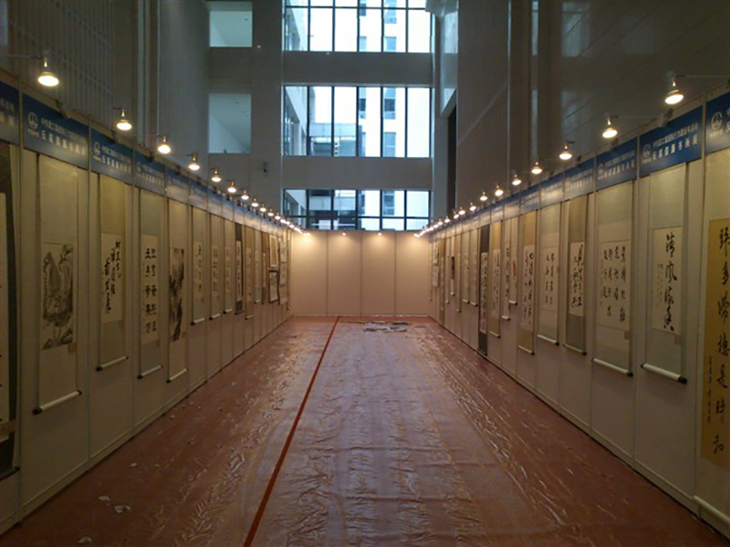 八棱柱掛畫(huà)展板