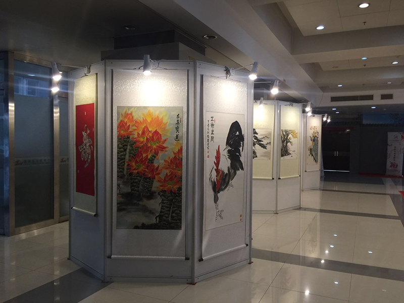 八棱柱掛畫(huà)展板