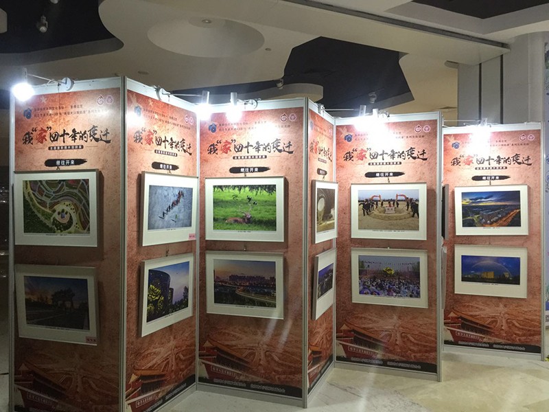 八棱柱掛畫(huà)展板